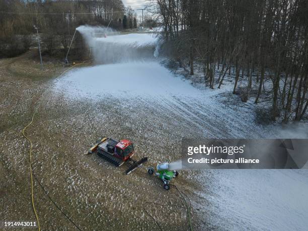 January 2024, Rhineland-Palatinate, Bad Marienberg: On the Schorberg in the Westerwald near Bad Marienberg, snow cannons are making snow on two ski...