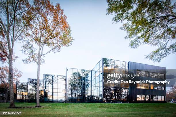 financial building exterior - nashville skyline daytime stock pictures, royalty-free photos & images
