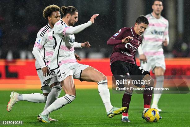 Domagoj Bradaric of US Salernitana battles for possession with Adrien Rabiot of Juventus during the Serie A TIM match between US Salernitana and...