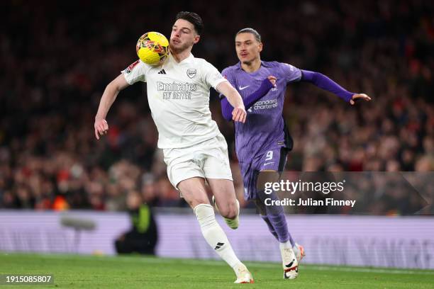 Declan Rice of Arsenal controls the ball whilst under pressure from Darwin Nunez of Liverpool during the Emirates FA Cup Third Round match between...