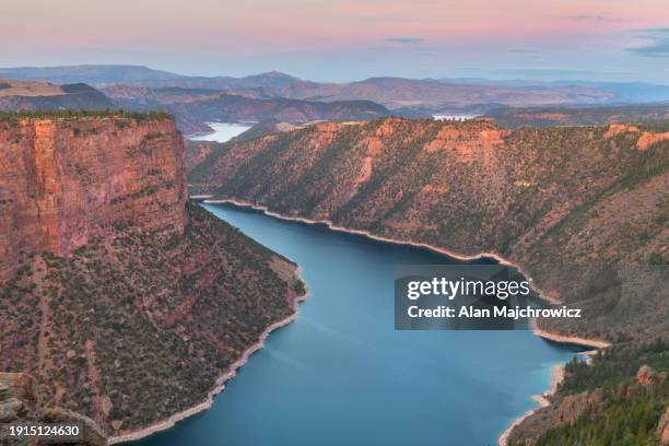 red canyon flaming gorge - flaming gorge reservoir stock pictures, royalty-free photos & images