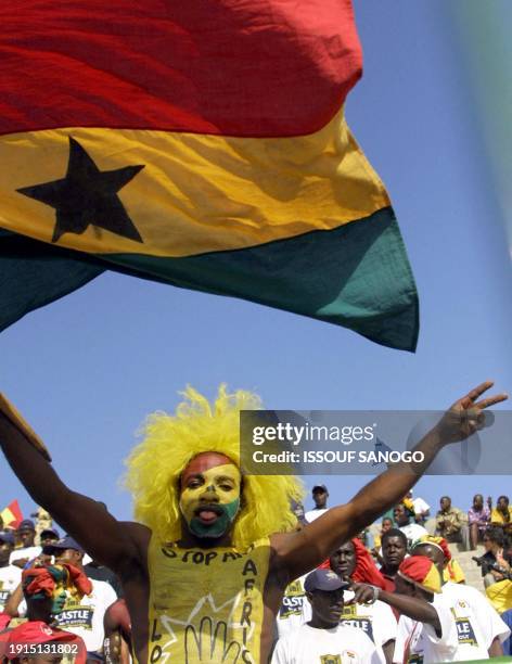 Un supporteur des "Black star", l'équipe nationale du Ghana pose le 21 janvier 2002, lors du match Ghana-Maroc au stade Amary Daou de Segou au Mali....