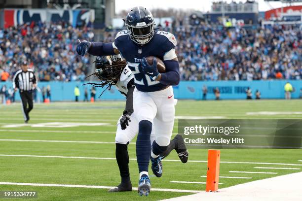 Derrick Henry of the Tennessee Titans runs with the ball for a touchdown during the second quarter against the Jacksonville Jaguars at Nissan Stadium...