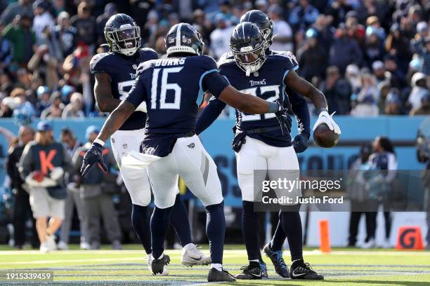 Tyjae Spears of the Tennessee Titans celebrates a touchdown with teammates during the second quarter against the Jacksonville Jaguars at Nissan...