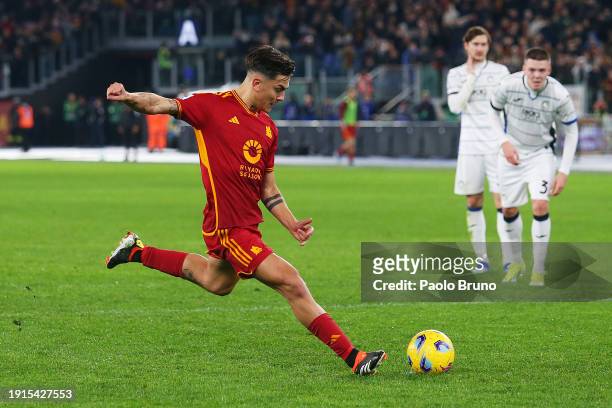 Paulo Dybala of AS Roma scores his team's first goal from the penalty spot during the Serie A TIM match between AS Roma and Atalanta BC at Stadio...
