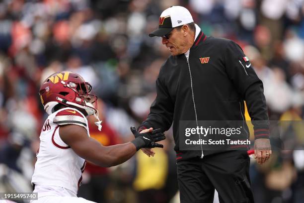 Washington Commanders head coach Ron Rivera interacts with players before the game against the Dallas Cowboys at FedExField on January 07, 2024 in...