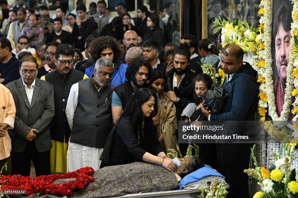 Ustad Rashed Padma Bhushan awardees Ustad Rashid Khan's wife Soma Khan with... News ...
