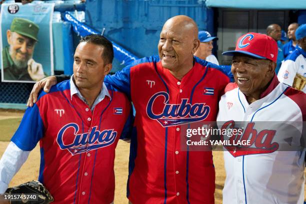 Cuban former baseball player Tony Oliva , member of the MLB Hall of Fame, poses for a photo with sports glories Pedro Medina and Frank Camilo Morejon...