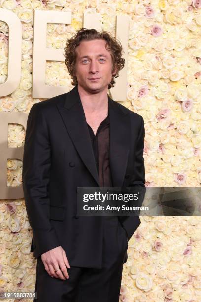 Jeremy Allen White attends the 81st Annual Golden Globe Awards at The Beverly Hilton on January 07, 2024 in Beverly Hills, California.