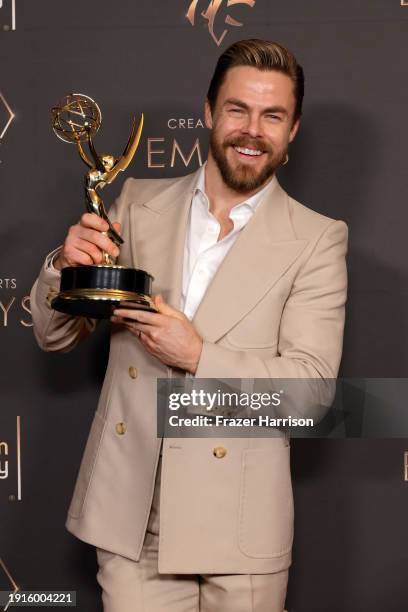 Derek Hough poses with the Outstanding Choreography For Variety Or Reality Programming award during the 2024 Creative Arts Emmys at Peacock Theater...