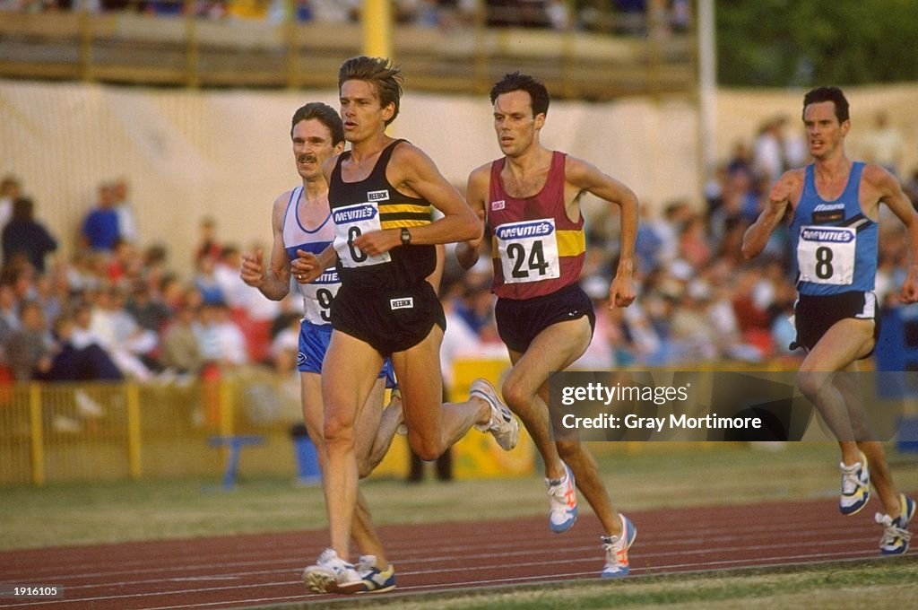 Tim Hutchings Leads The Field In Front Of Eamonn Martin Gary Staines tim-hutchings-leads-the-field-in-front-of-eamonn-martin-gary-staines