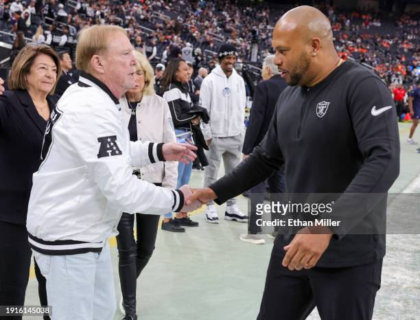 Owner and managing general partner Mark Davis and interim head coach Antonio Pierce of the Las Vegas Raiders greet each other on the Raiders'...