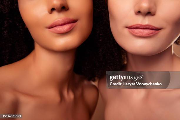 cropped photo of two people girls apply matte poamde do lips enhancement wrinkles tightening over pastel background - matte lips 個照片及圖片檔