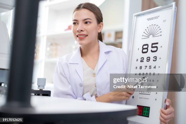 vision corrected can improve the quality of day-to-day life. a female optometrist pointing at the snellen chart for a patient on a reading distance during eye consultation in an ophthalmology clinic. - miopia foto e immagini stock