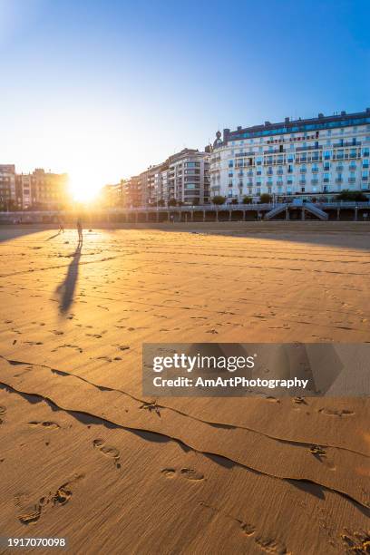 hotel londres view from la concha beach san sebastian northern spain - são sebastião espanha imagens e fotografias de stock