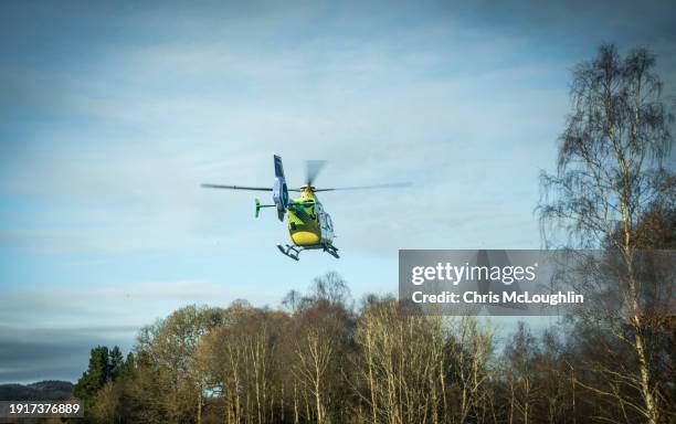air ambulance - rettungshubschrauber stock-fotos und bilder