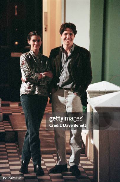 American actress Julia Roberts and English actor Hugh Grant on set during production of Roger Michell's 'Notting Hill', London, 1998.