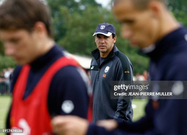 Photo prise le 15 août 2006 à Le Haillan, de Ricardo Raymundo Gomes, l'entraîneur brésilien des Girondins de Bordeaux , lors d'une séance...