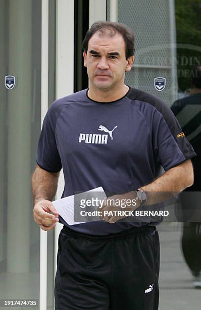 Photo prise le 24 juin 2005 à Le Haillan, de Ricardo Raymundo Gomes, le manageur brésilien des Girondins de Bordeaux , lors d'une conférence de...