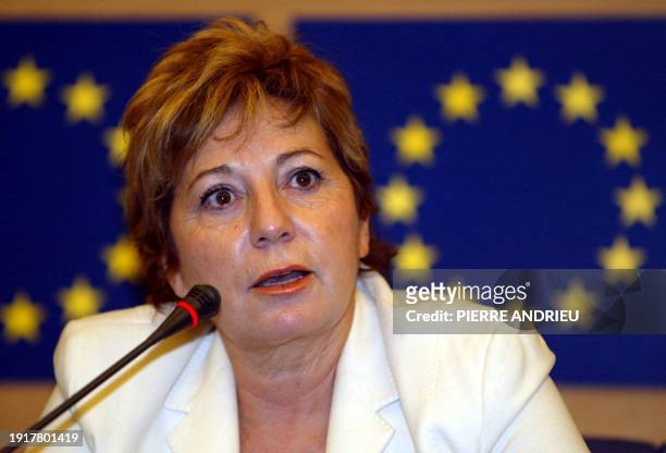 La ministre espagnole de la Santé et présidente en exercice du Conseil des ministres européens de la Santé, Celia Villalobos Talero, s'exprime lors...