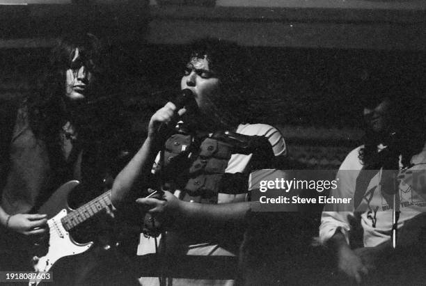 Members of American Rock band Blues Traveler perform on stage at the Cheyenne Social Club, New York, New York, August 30, 1989. Pictured are, from...