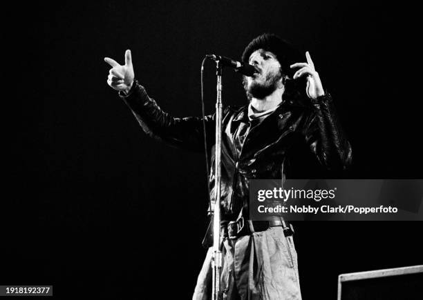 Springsteen Hammersmith 1,990 Bruce Springsteen London Stock Photos, High-Res Pictures, and ...
