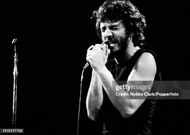Springsteen Hammersmith 441 Bruce Springsteen 1975 Photos & High Res Pictures - Getty Images
