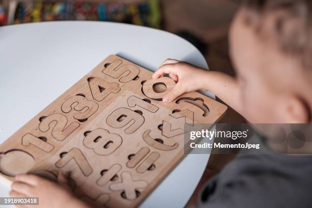 Child Computing Numbers Kid Counting Numbers Photos and Premium High Res Pictures - Getty Images