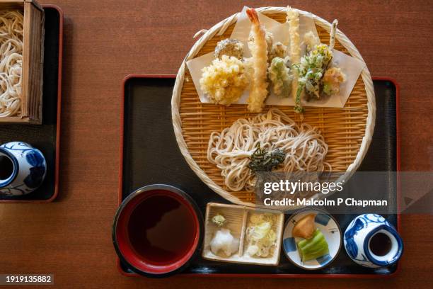 ita soba (buckwheat noodles) and tempura served on a traditional tray. yamagata style soba - yamadera foto e immagini stock