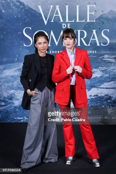Actresses Alexandra Masangkay and Susana Abaitua attend "Valle de sombras" photocall at Hotel Hyatt Regency Hesperia on January 09, 2024 in Madrid,...