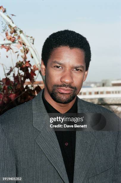 American actor Denzel Washington at a photocall held at The Dorchester hotel for Gregory Hoblit's 'Fallen', London, January 1998.