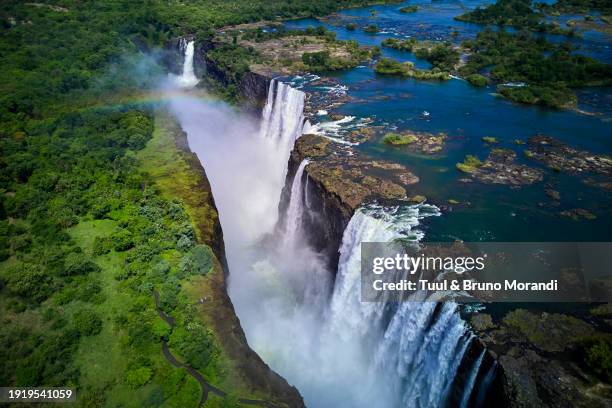 zimbabwe, zambezi river at victoria falls - repubblica dello zimbabwe foto e immagini stock