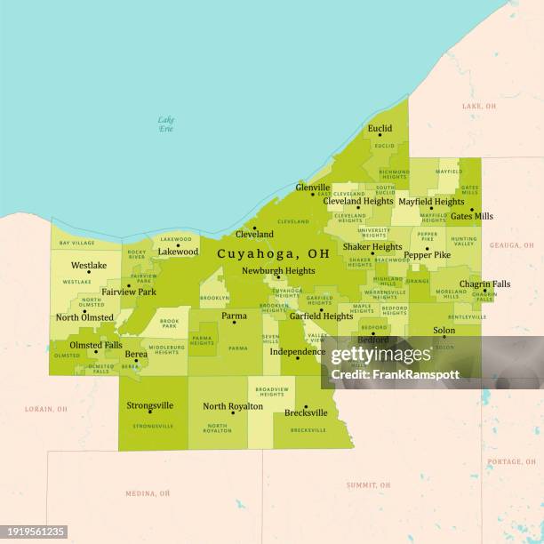 ilustraciones, imágenes clip art, dibujos animados e iconos de stock de oh condado de cuyahoga mapa vectorial verde - ohio