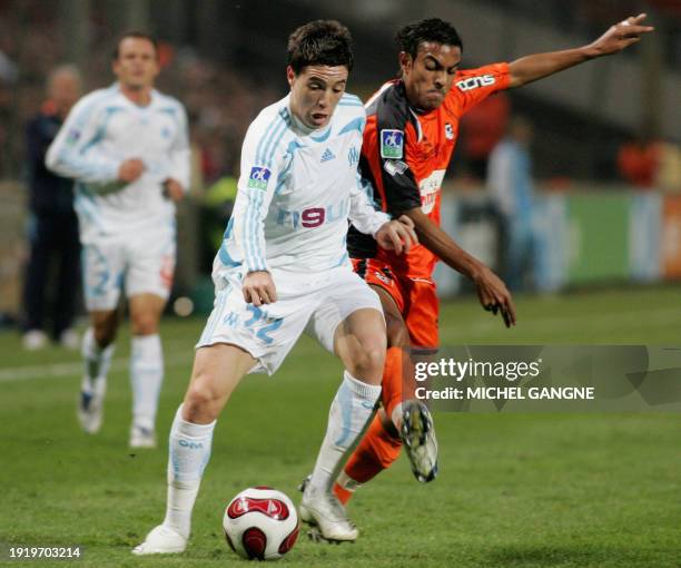 Marseille's foward Samir Nasri vies with the Lorient's defender Oscar Awelo during their L1 football match Marseille vs Lorient 03 November 2007 at...