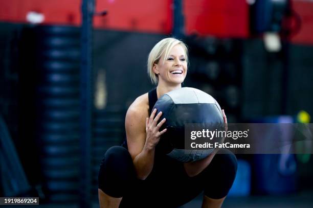 staying fit - medicine ball stock pictures, royalty-free photos & images