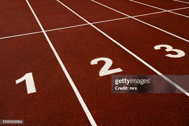 running track start lines - linea di partenza attrezzatura sportiva foto e immagini stock