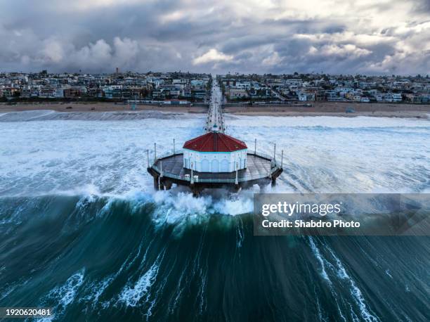 mb pier king tides 04 - manhattan beach stock pictures, royalty-free photos & images