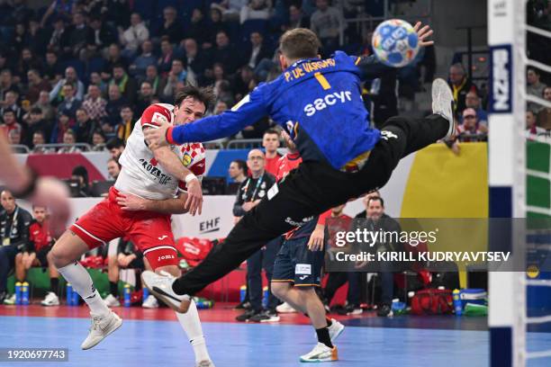 Croatia's pivot Veron Nacinovic shoots against Spain's goalkeeper Gonzalo Perez during the men's EURO 2024 EHF Handball European Championship match...