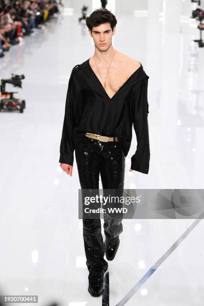 Model on the runway at Dsquared2 Men's Fall 2024 as part of Milan Men's Fashion Week held on January 12, 2024 in Milan, Italy.