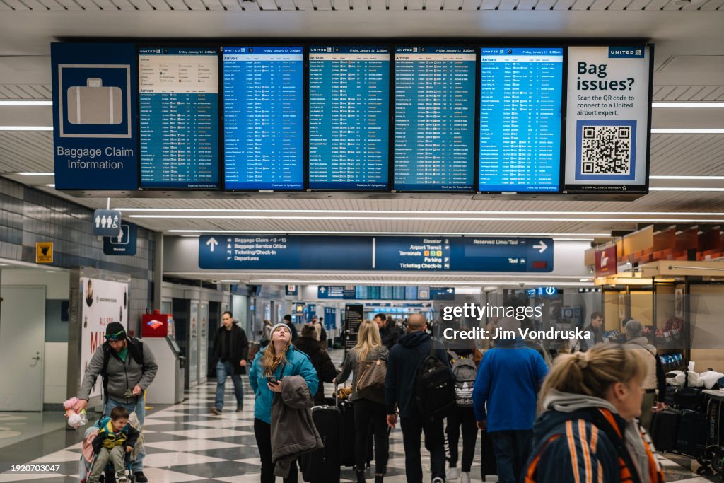 Winter Storm Brings Blizzard Conditions To Chicago, And Forces 1,900 Flight Cancellations Nationwide