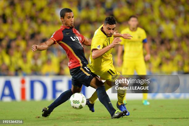 Diego Oliveira of Kashiwa Reysol controls the ball against Wellington Daniel Bueno of Kashima Antlers during the J.League J1 second stage match...