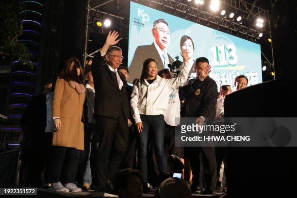 Taiwan People's Party presidential candidate Ko Wen-je and his running mate Cynthia Wu wave to supporters at the TPP headquarters in Xinzhuang in New...