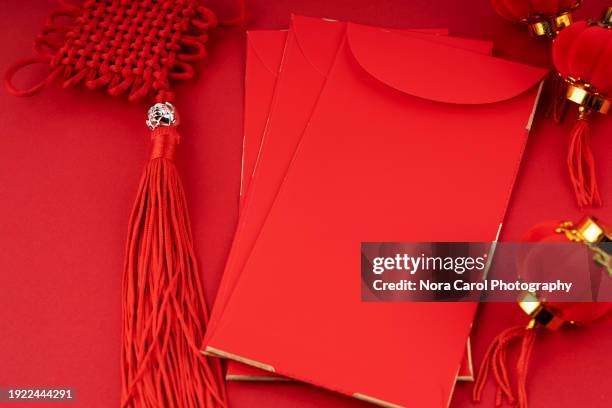 lunar new year red envelop and decorations - lucky knot stock pictures, royalty-free photos & images