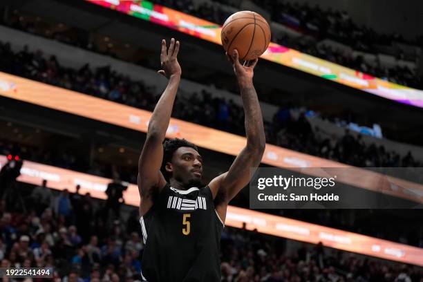 Vince Williams Jr. #5 of the Memphis Grizzlies shoots during the second half against the Dallas Mavericks at American Airlines Center on January 09,...