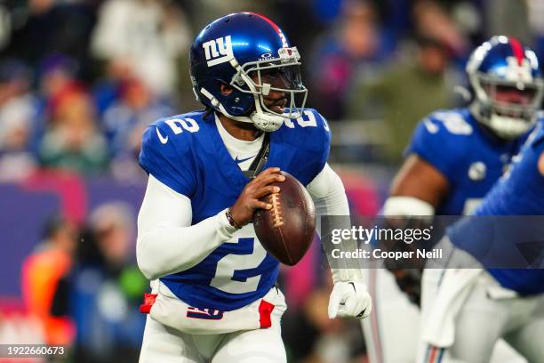 Tyrod Taylor of the New York Giants drops back to pass during an NFL football game against the Philadelphia Eagles at MetLife Stadium on January 7,...