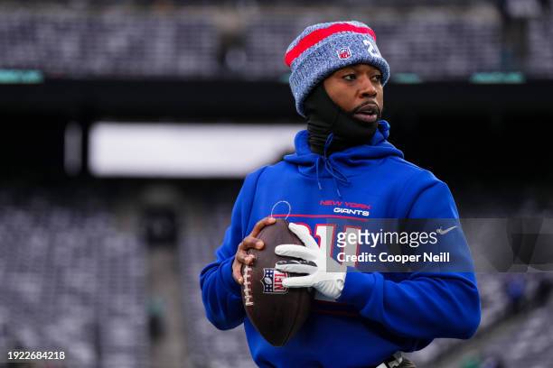 Tyrod Taylor of the New York Giants warms up prior to an NFL football game against the Philadelphia Eagles at MetLife Stadium on January 7, 2024 in...