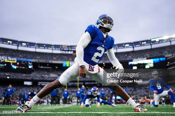 Tyrod Taylor of the New York Giants warms up prior to an NFL football game against the Philadelphia Eagles at MetLife Stadium on January 7, 2024 in...