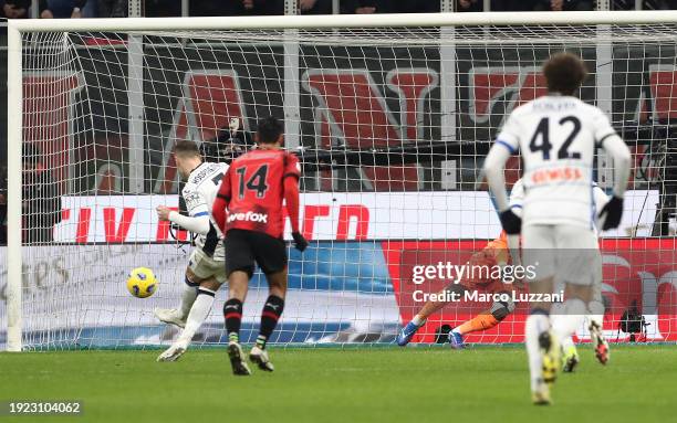 Teun Koopmeiners of Atalanta BC scores his team's second goal from the penalty spot during the Coppa Italia match between AC Milan and Atalanta BC on...