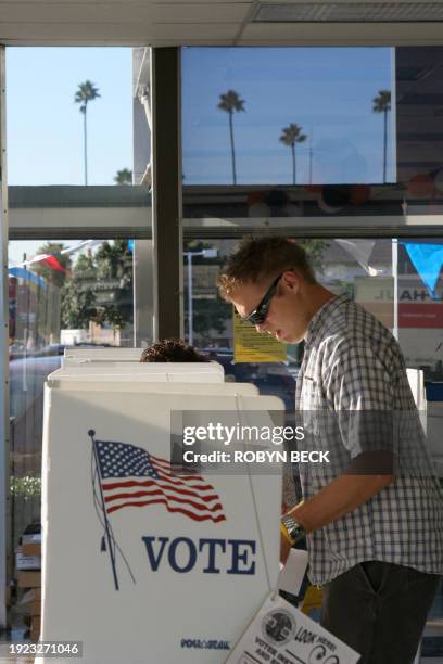 Man casts his vote during the midterm elections 07 November 2006 in Glendale, California, 10 miles north of Los Angeles, California. Republican...