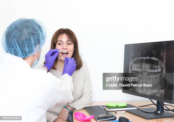Invisalign Digital Scan Photos and Premium High Res Pictures - Getty Images